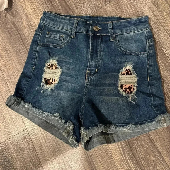 High rise stretch cheetah cut out shorts size 4 - Picture 1 of 7